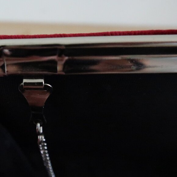 Sexy Red Velvet Clutch Wallet with Silver Tone Hardware and Cute Chain Brandless - Picture 9 of 10
